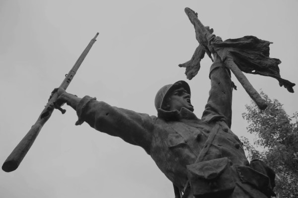 Serge Philippe Lecourt - Saint-Lo-monument aux morts-2014