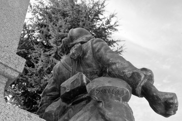 Serge-Philippe-Lecourt-2014-Monument-aux-morts-Iffendic-35-1