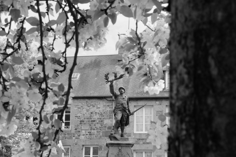 Serge-Philippe-Lecourt-2017-04-Monument-aux-morts-Lonlay-l-abbaye-61-34